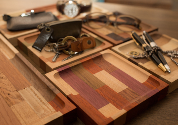 「KIGI」トレイ（株式会社箭木木工所）- 木材の自然な色合いが織りなす温かみ