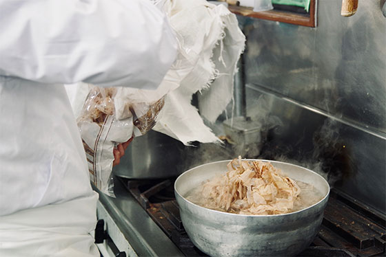 味源名物の「鯛茶漬け」　こだわりのだしの取り方